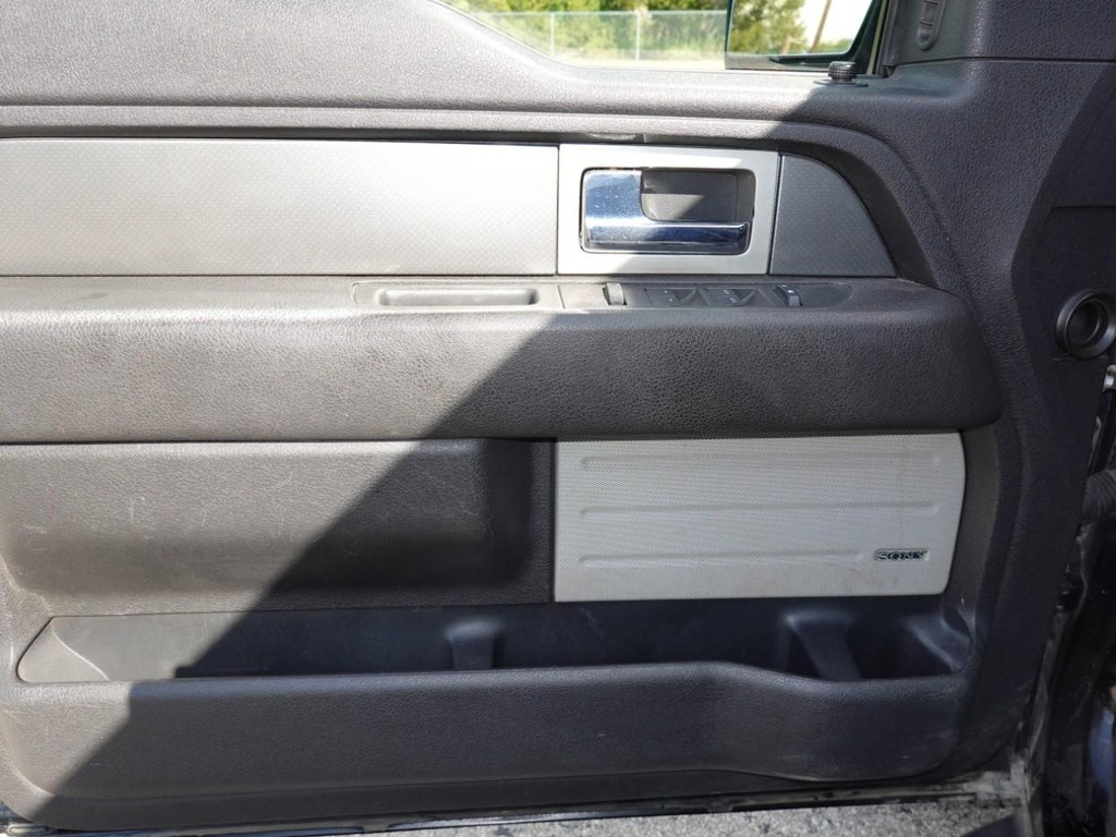 Ford F-150 Vehicle Full-screen Gallery Image 20