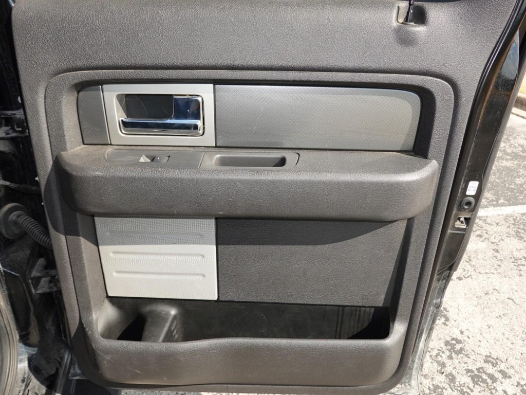 Ford F-150 Vehicle Full-screen Gallery Image 28