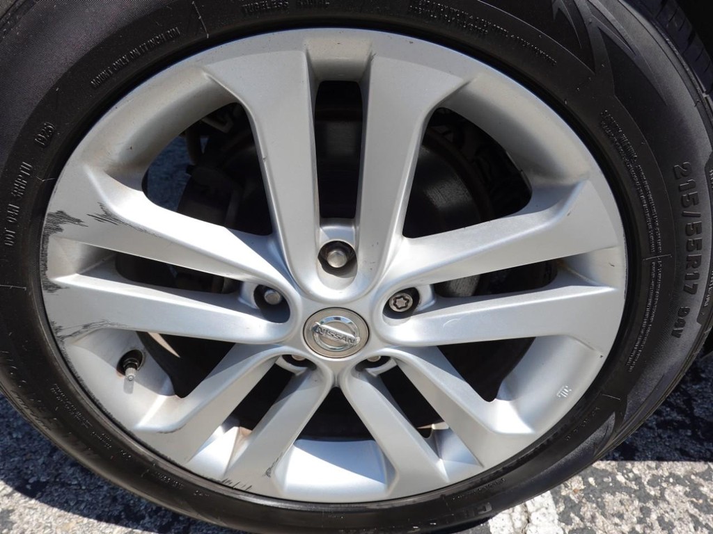 Nissan Juke Vehicle Full-screen Gallery Image 09