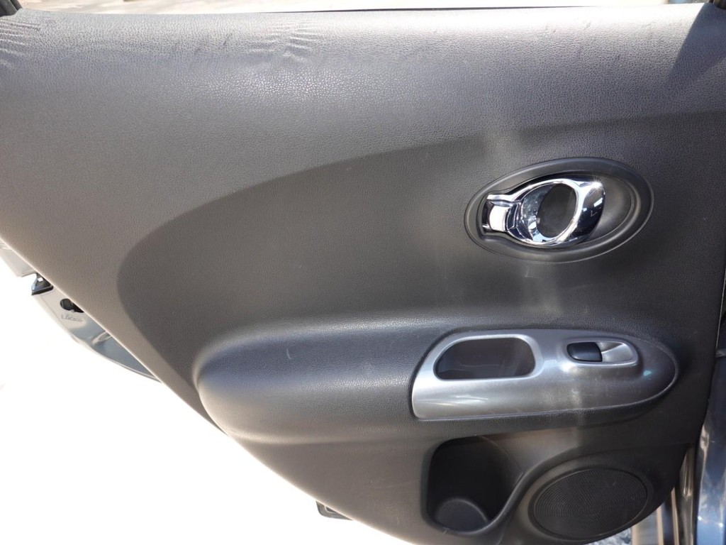 Nissan Juke Vehicle Full-screen Gallery Image 19