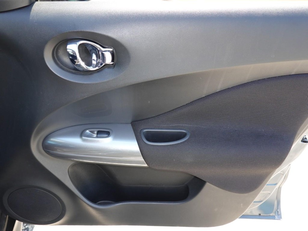Nissan Juke Vehicle Full-screen Gallery Image 22