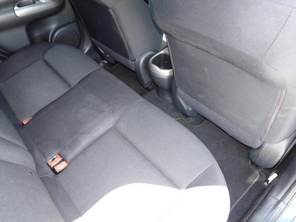 Nissan Juke Vehicle Full-screen Gallery Image 23