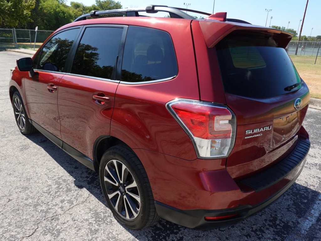 Subaru Forester Vehicle Full-screen Gallery Image 05