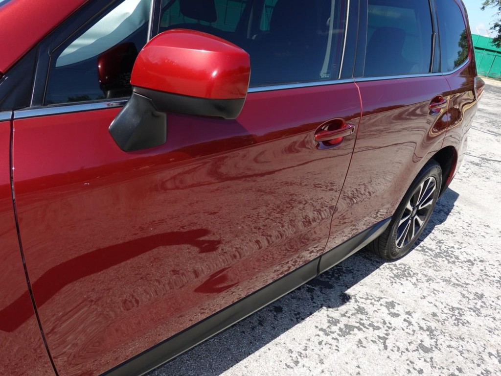 Subaru Forester Vehicle Full-screen Gallery Image 10