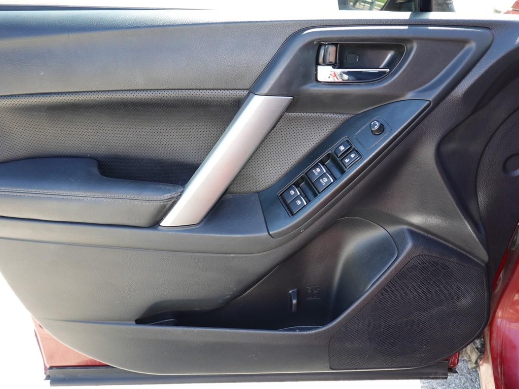 Subaru Forester Vehicle Full-screen Gallery Image 19