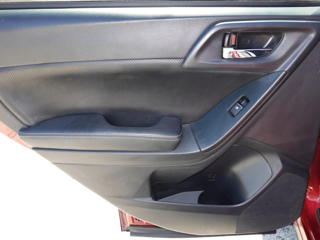 Subaru Forester Vehicle Full-screen Gallery Image 21