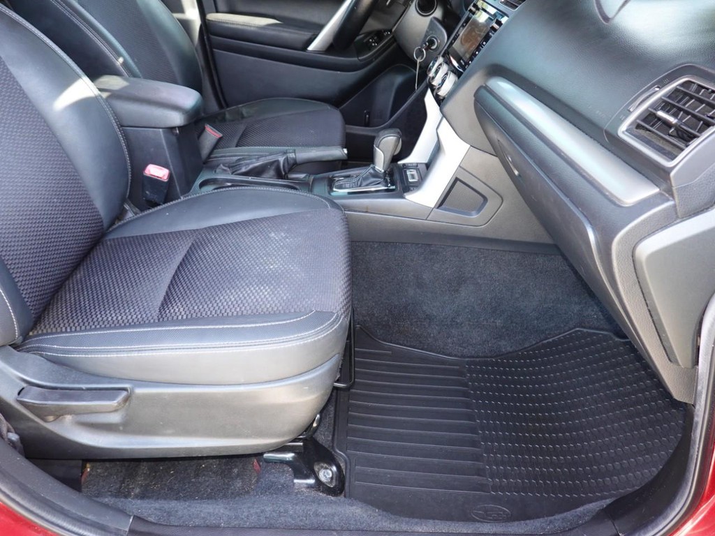 Subaru Forester Vehicle Full-screen Gallery Image 23