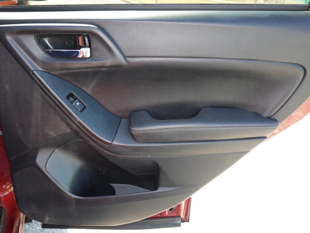 Subaru Forester Vehicle Full-screen Gallery Image 26
