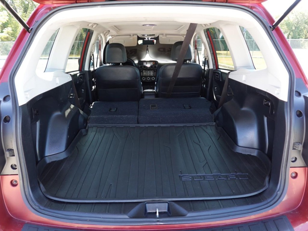 Subaru Forester Vehicle Full-screen Gallery Image 28