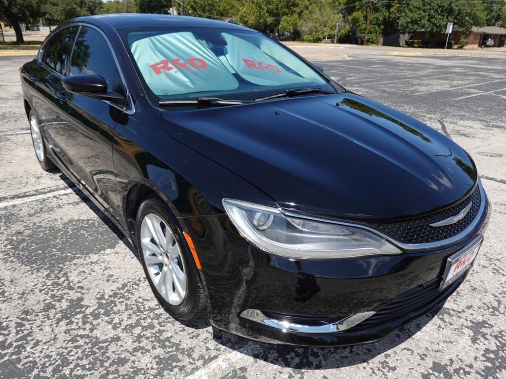 Chrysler 200 Vehicle Full-screen Gallery Image 01