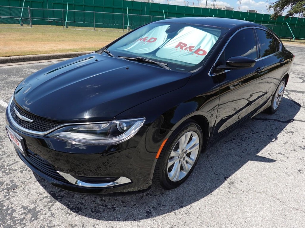 Chrysler 200 Vehicle Full-screen Gallery Image 03