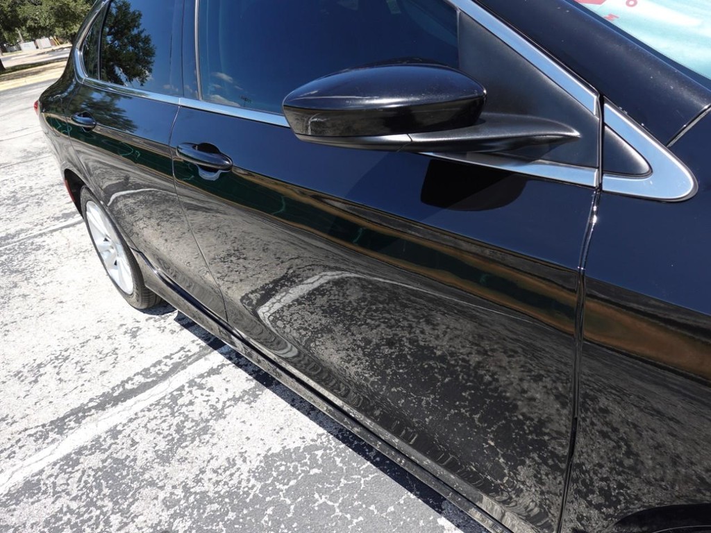 Chrysler 200 Vehicle Full-screen Gallery Image 11
