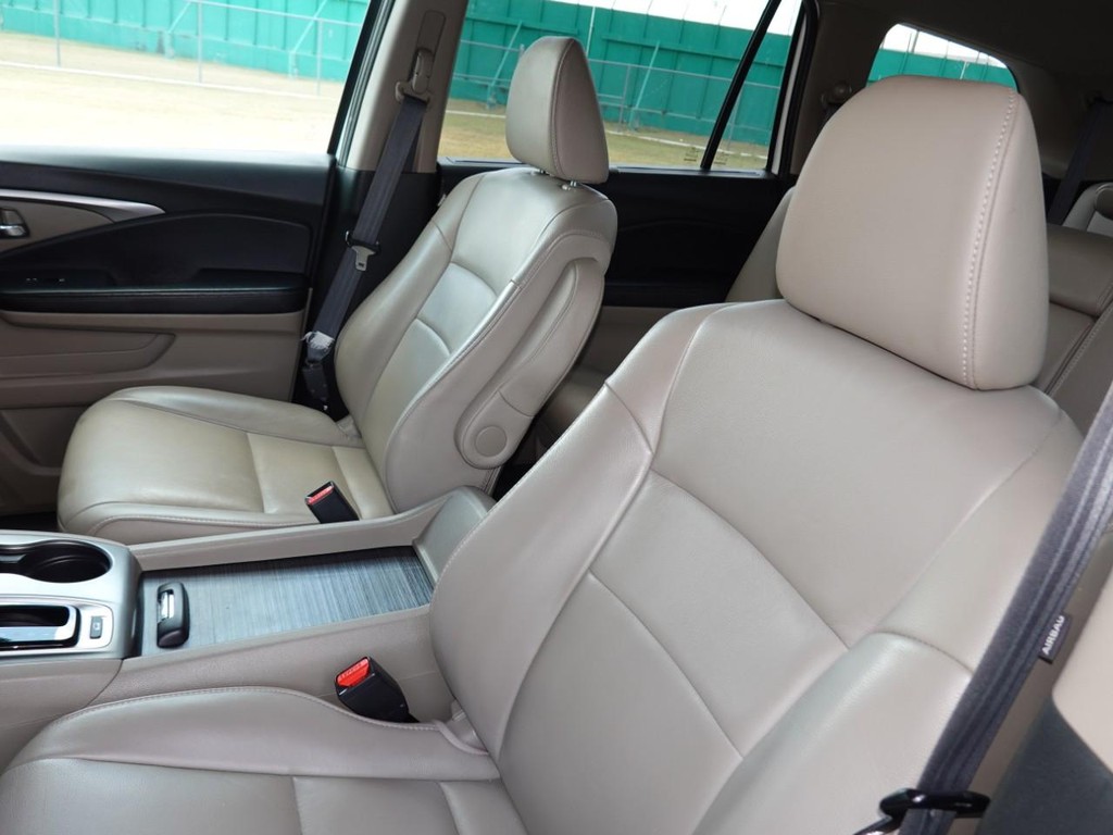 Honda Pilot Vehicle Full-screen Gallery Image 15