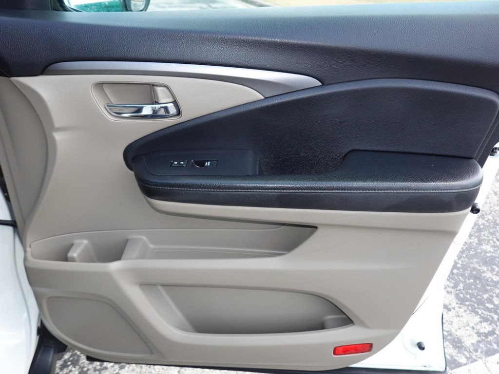 Honda Pilot Vehicle Full-screen Gallery Image 24