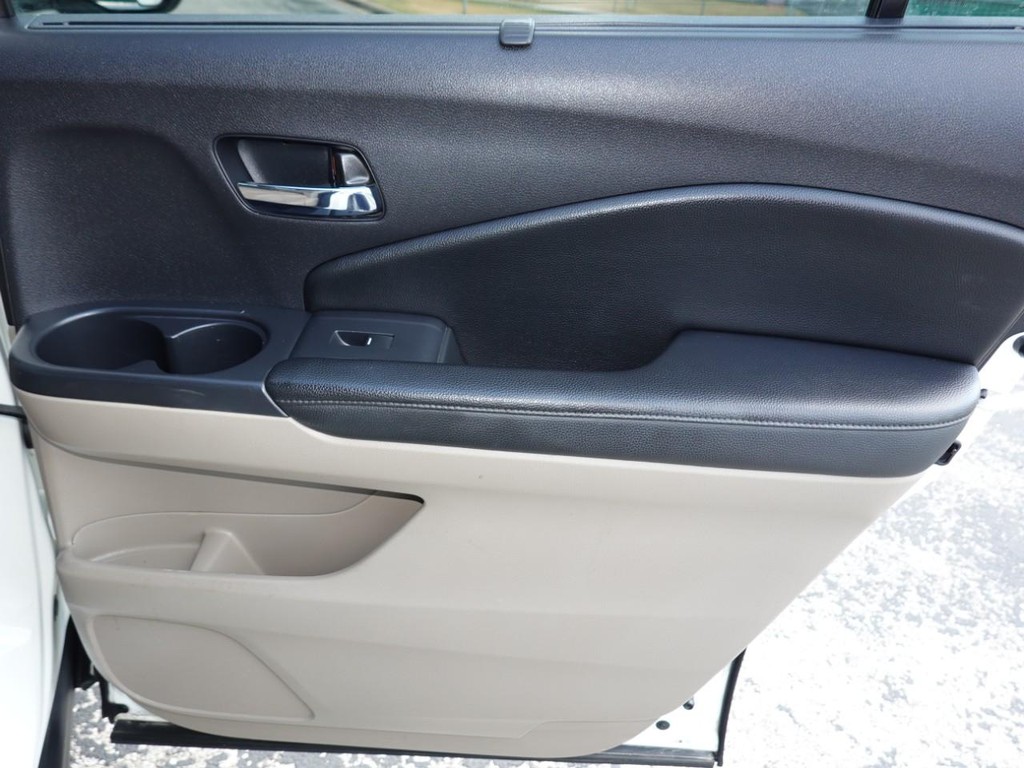 Honda Pilot Vehicle Full-screen Gallery Image 26