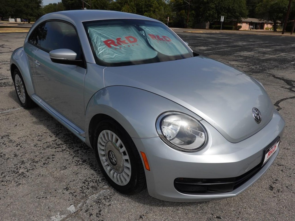 Volkswagen Beetle Coupe Vehicle Full-screen Gallery Image 01