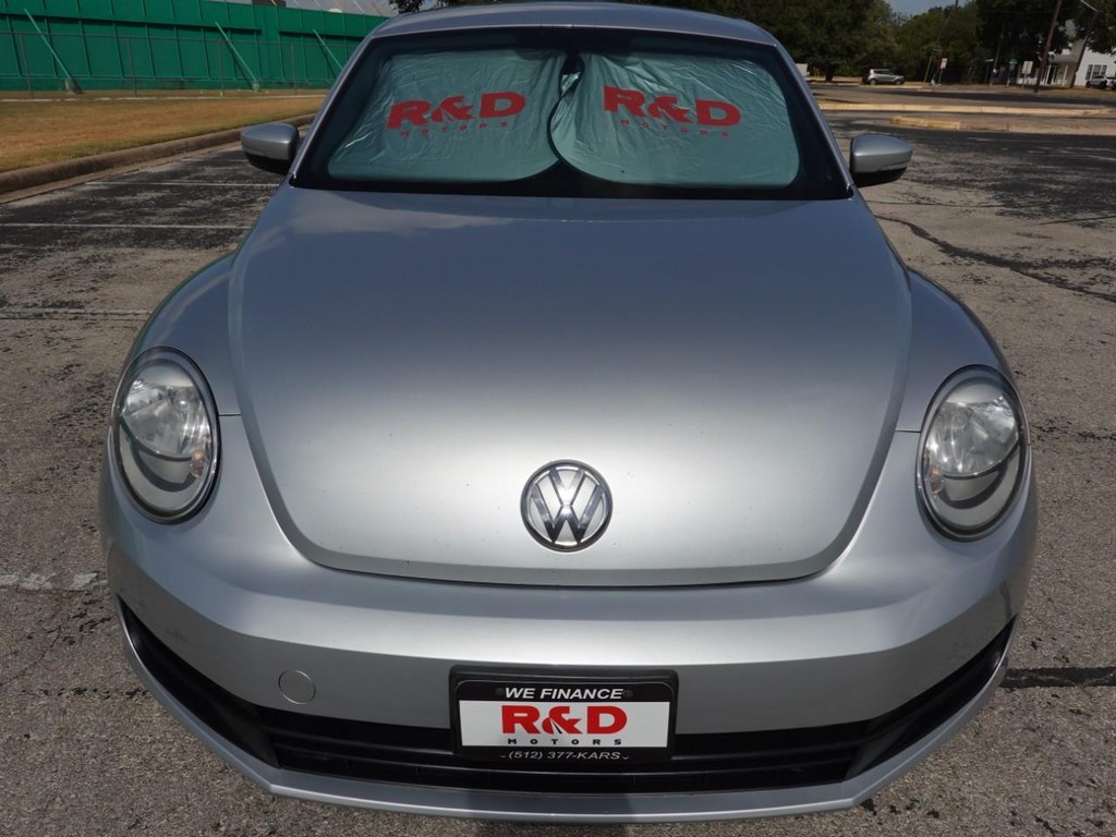 Volkswagen Beetle Coupe Vehicle Full-screen Gallery Image 02