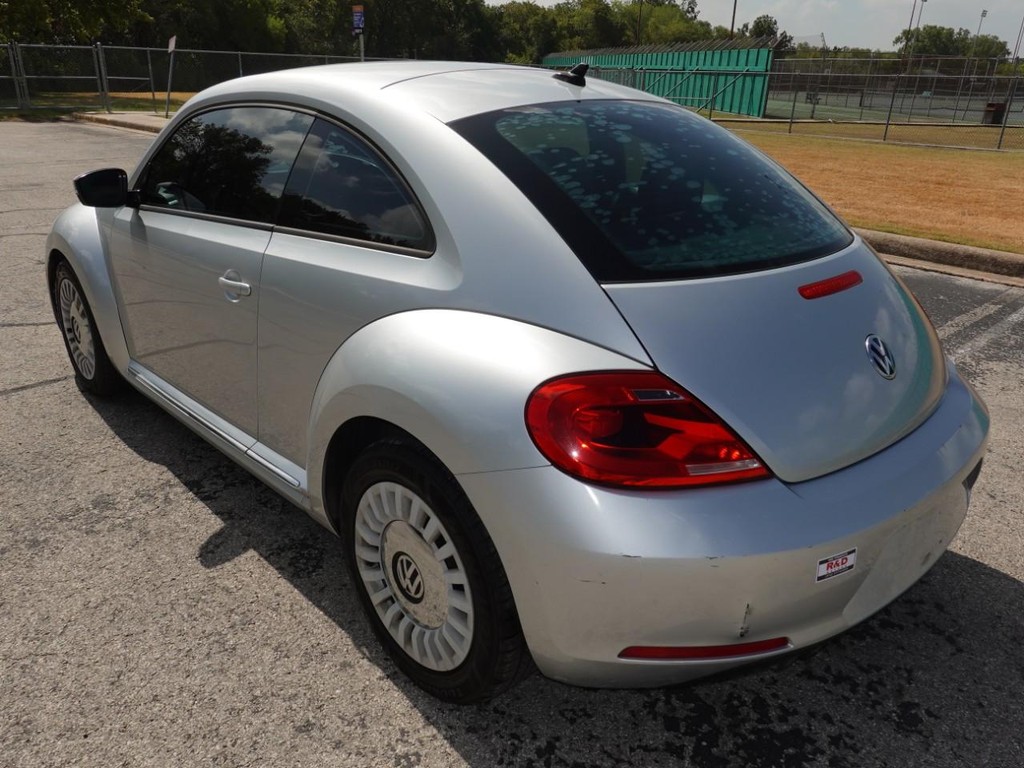 Volkswagen Beetle Coupe Vehicle Full-screen Gallery Image 05