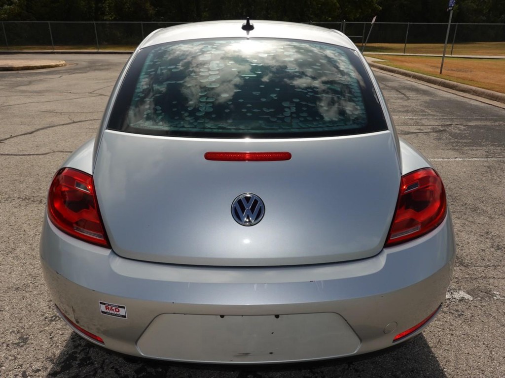 Volkswagen Beetle Coupe Vehicle Full-screen Gallery Image 06