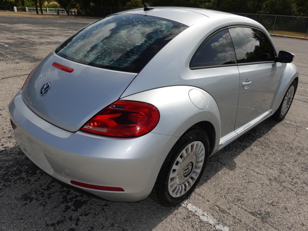 Volkswagen Beetle Coupe Vehicle Full-screen Gallery Image 07