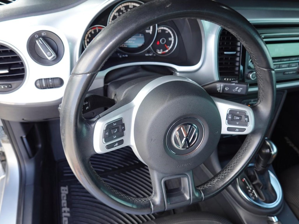 Volkswagen Beetle Coupe Vehicle Full-screen Gallery Image 13