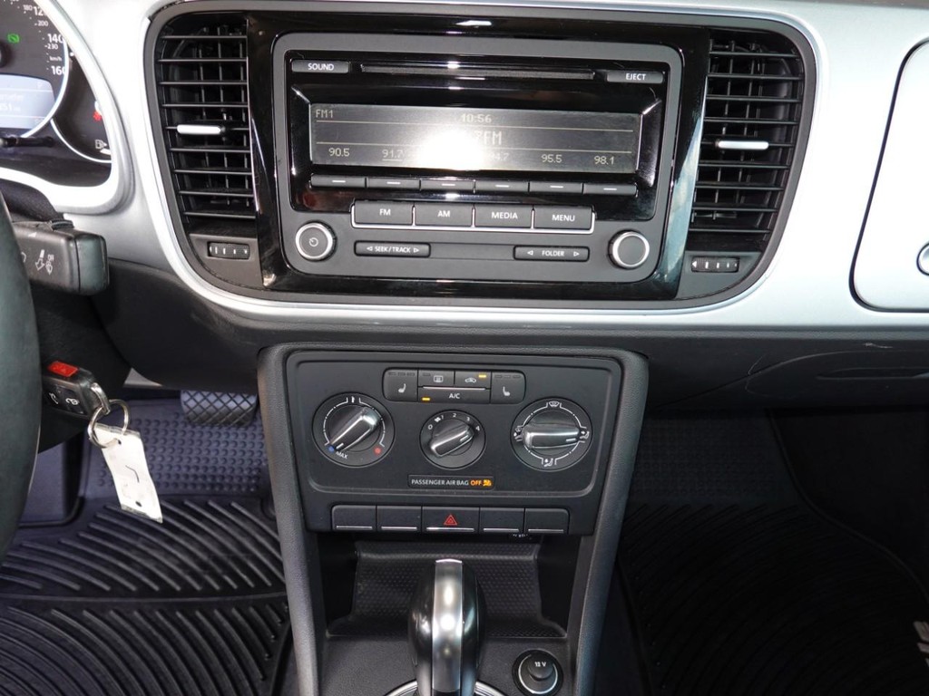 Volkswagen Beetle Coupe Vehicle Full-screen Gallery Image 14