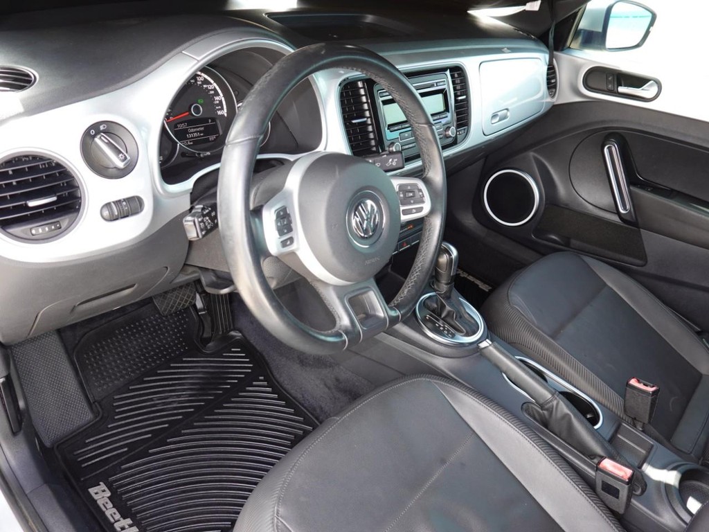 Volkswagen Beetle Coupe Vehicle Full-screen Gallery Image 16