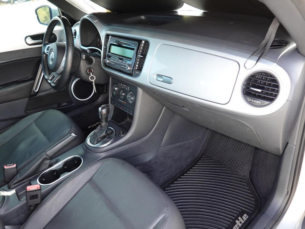 Volkswagen Beetle Coupe Vehicle Full-screen Gallery Image 19
