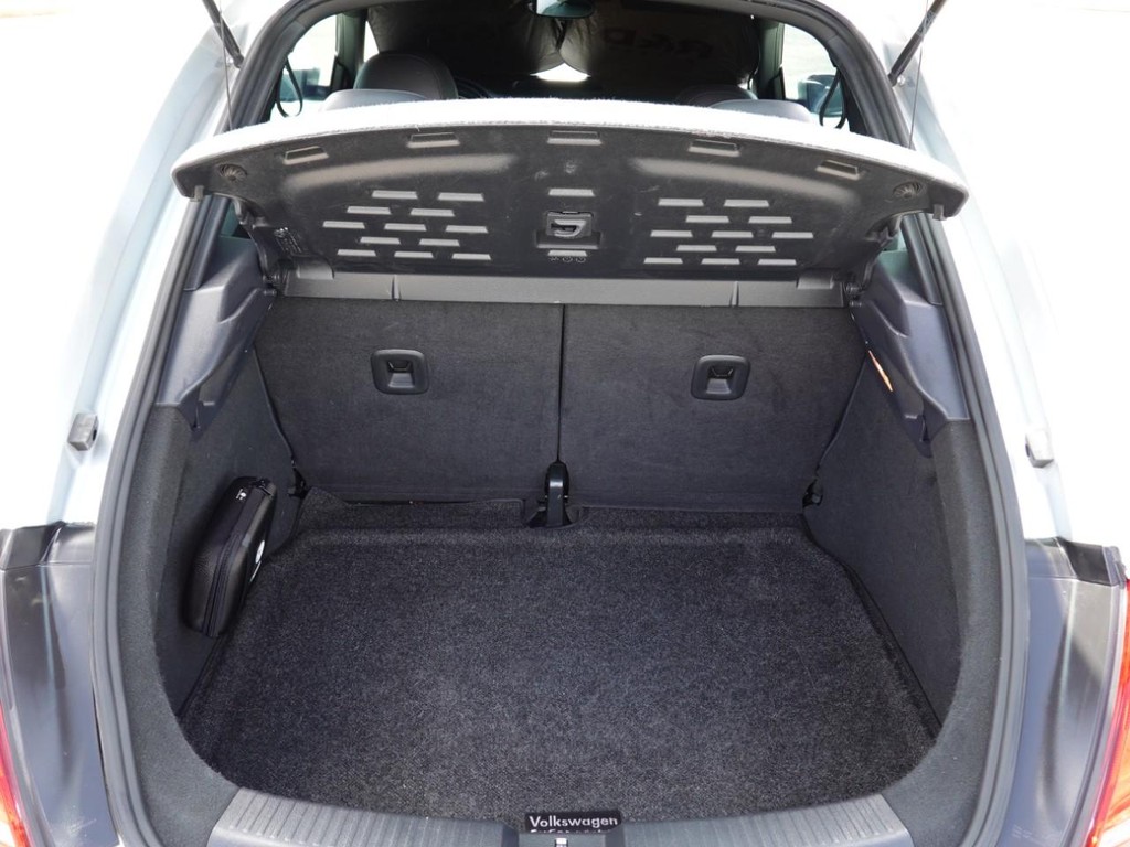 Volkswagen Beetle Coupe Vehicle Full-screen Gallery Image 23