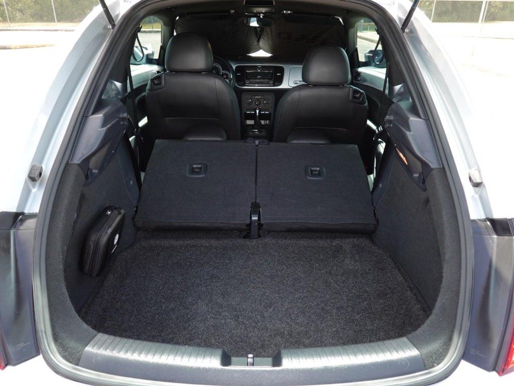 Volkswagen Beetle Coupe Vehicle Full-screen Gallery Image 24