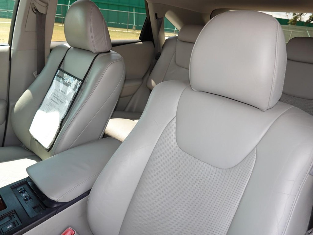 Lexus RX 350 Vehicle Full-screen Gallery Image 16