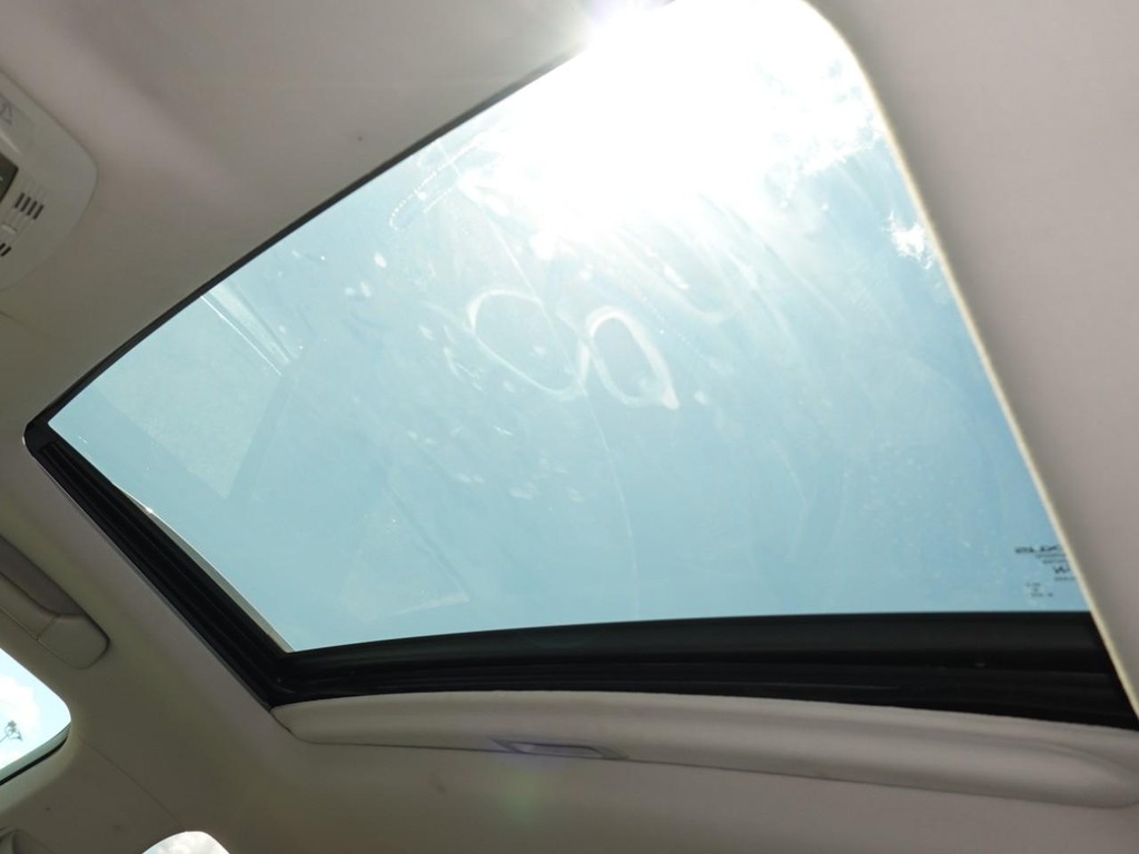 Lexus RX 350 Vehicle Full-screen Gallery Image 17