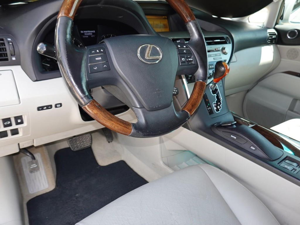 Lexus RX 350 Vehicle Full-screen Gallery Image 18