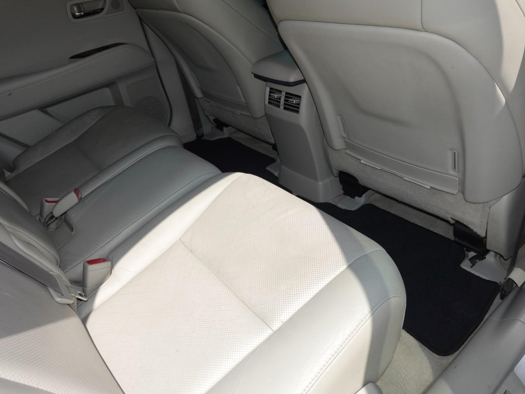Lexus RX 350 Vehicle Full-screen Gallery Image 24