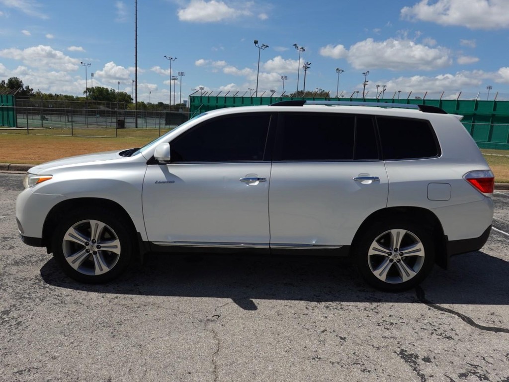 Toyota Highlander Vehicle Full-screen Gallery Image 04