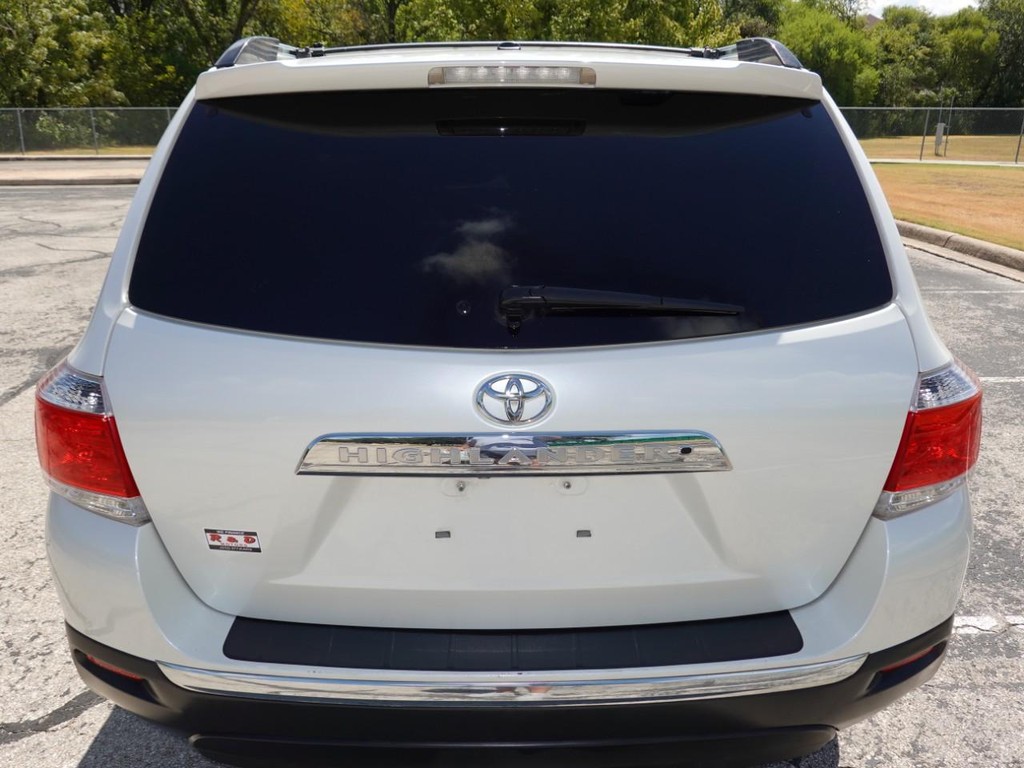 Toyota Highlander Vehicle Full-screen Gallery Image 06