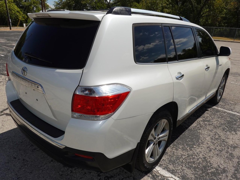 Toyota Highlander Vehicle Full-screen Gallery Image 07