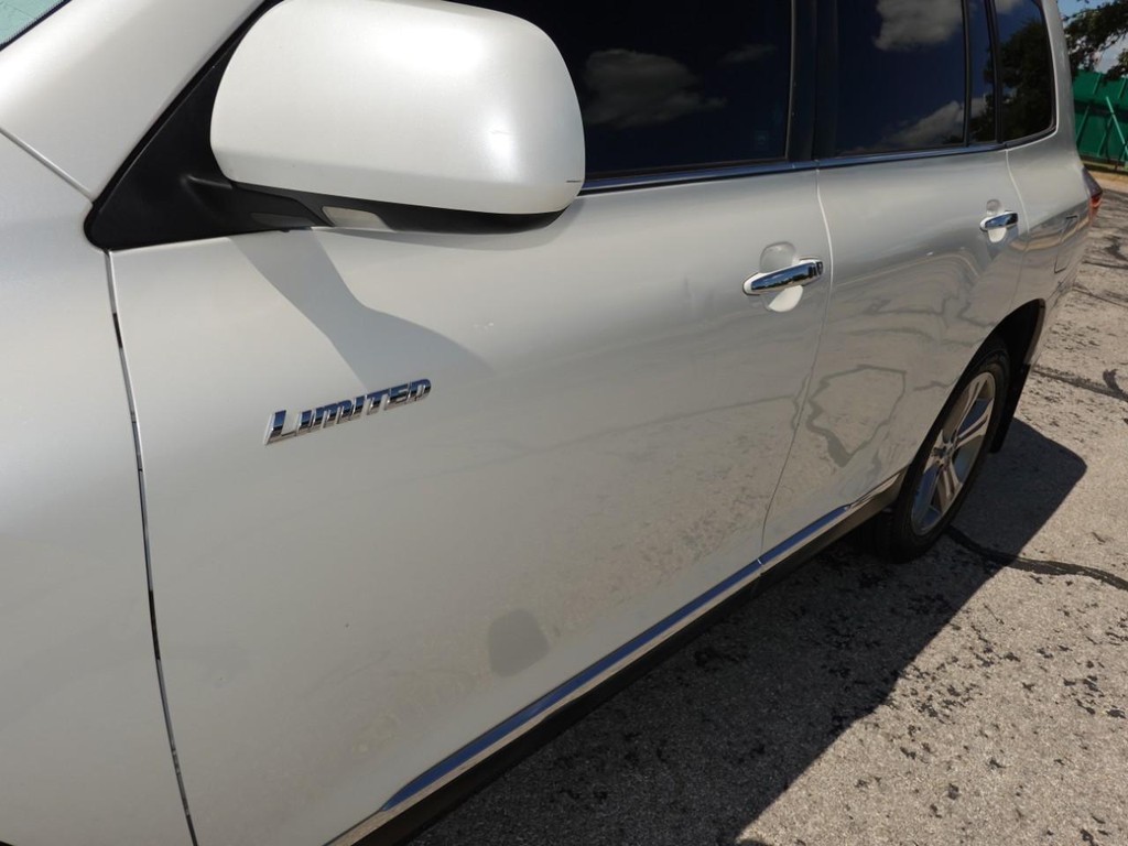 Toyota Highlander Vehicle Full-screen Gallery Image 10
