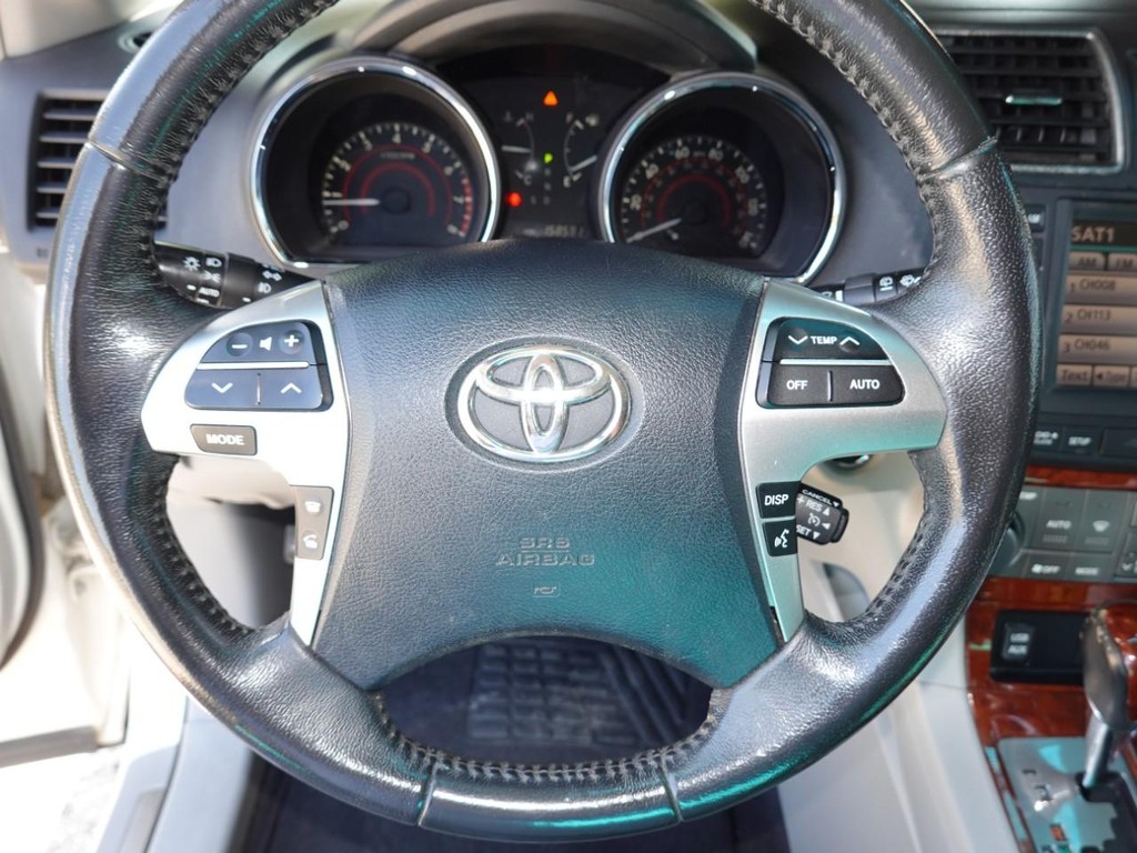 Toyota Highlander Vehicle Full-screen Gallery Image 13