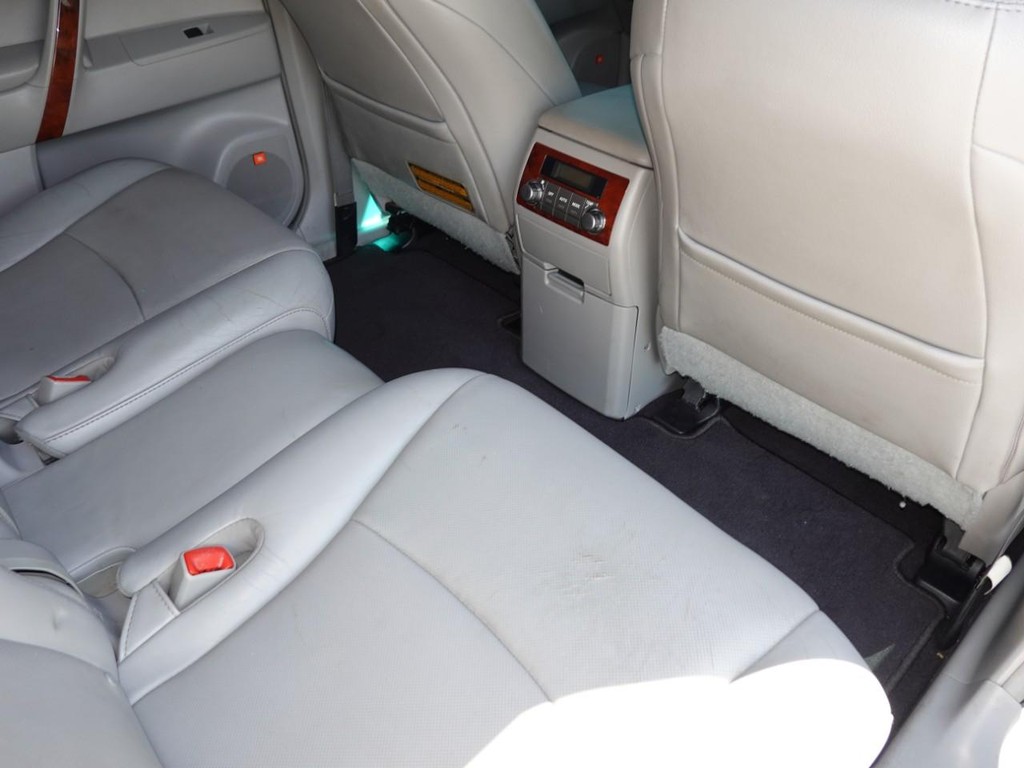 Toyota Highlander Vehicle Full-screen Gallery Image 26
