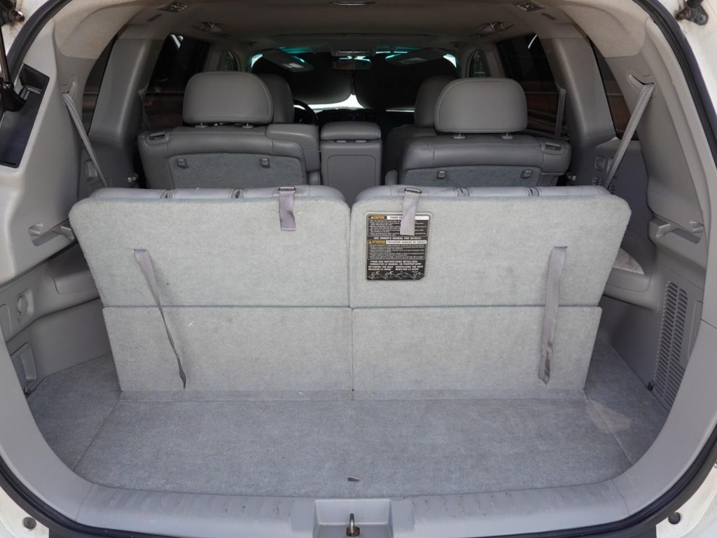 Toyota Highlander Vehicle Full-screen Gallery Image 28