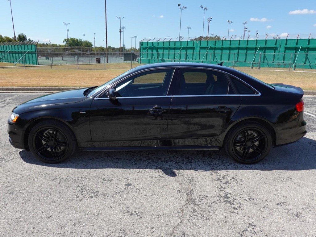 Audi A4 Vehicle Full-screen Gallery Image 04