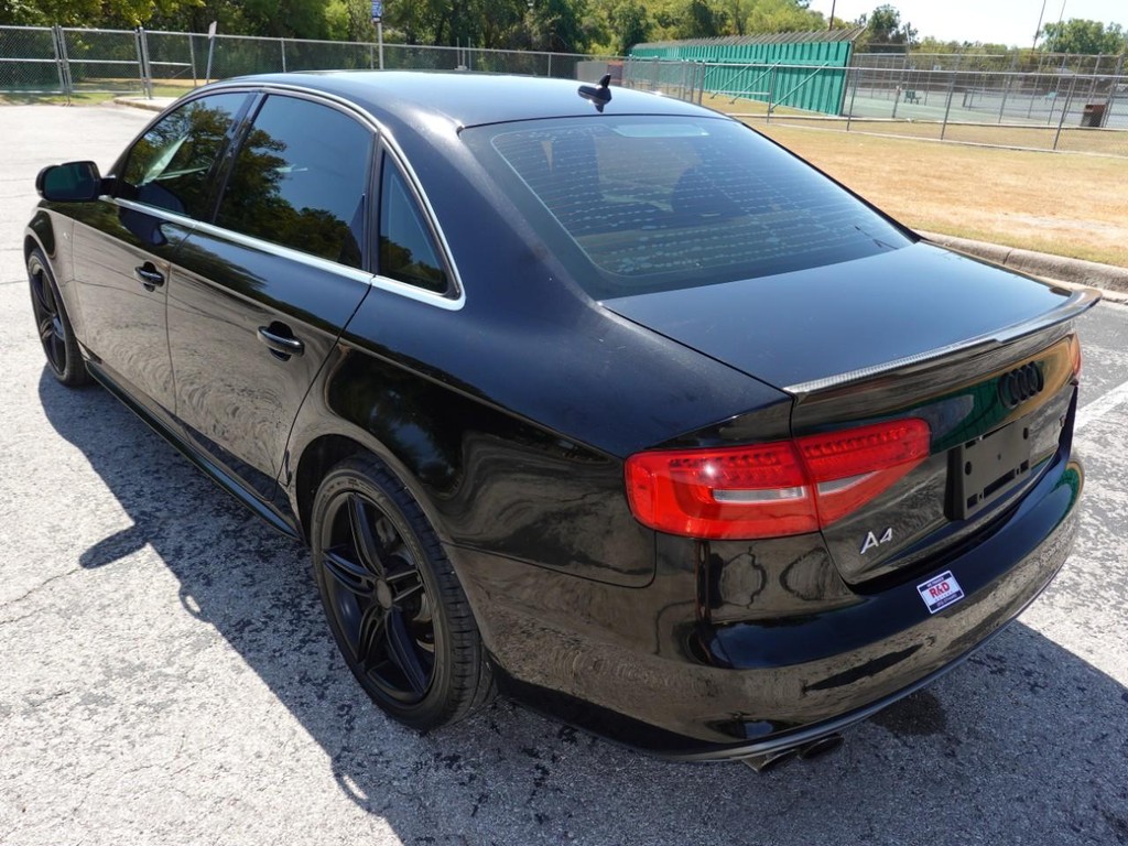 Audi A4 Vehicle Full-screen Gallery Image 05