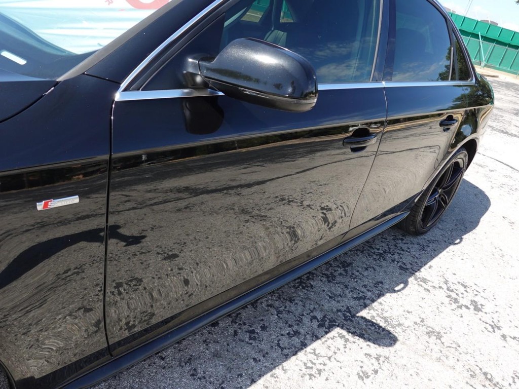 Audi A4 Vehicle Full-screen Gallery Image 10