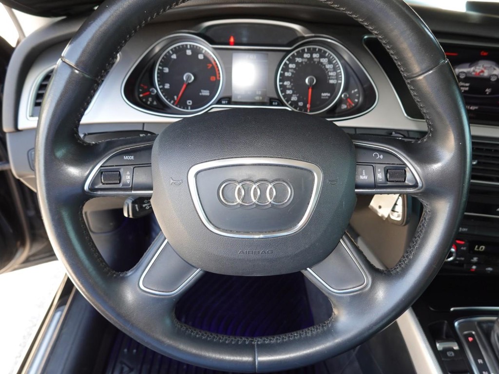 Audi A4 Vehicle Full-screen Gallery Image 13