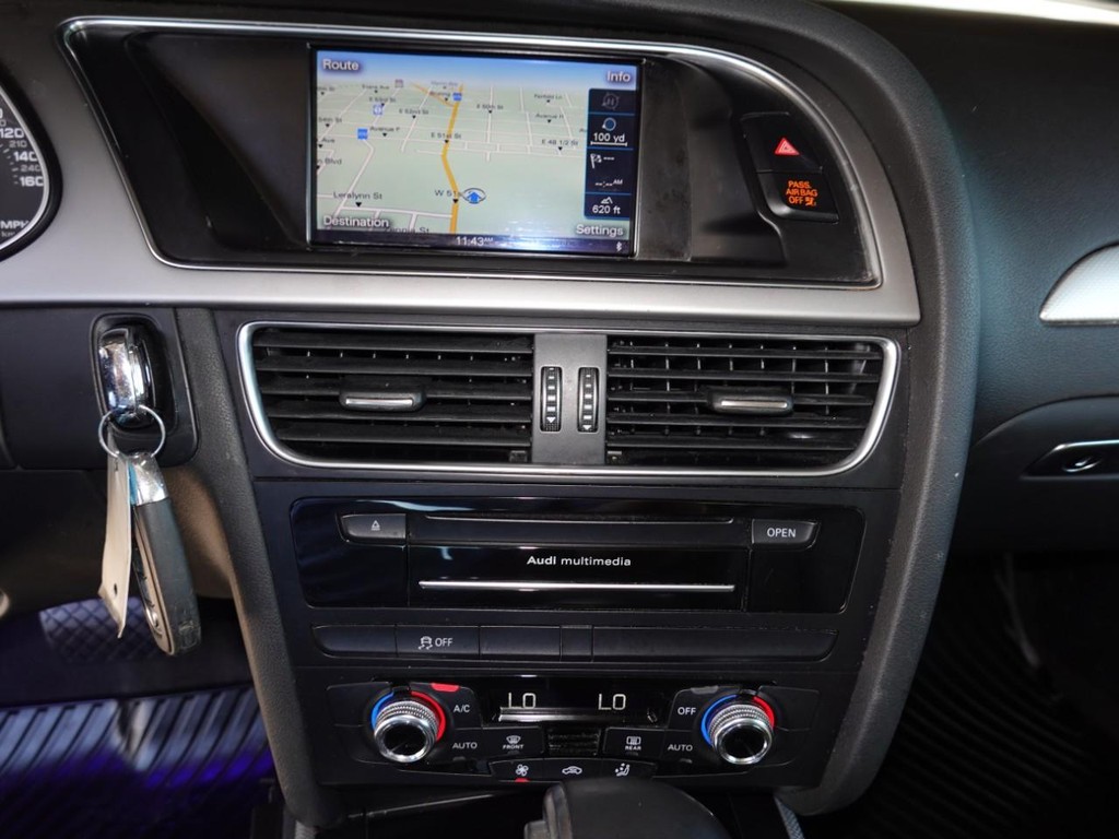 Audi A4 Vehicle Full-screen Gallery Image 14