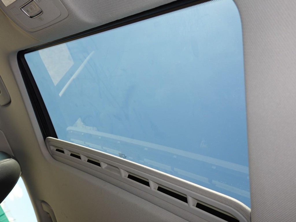 Audi A4 Vehicle Full-screen Gallery Image 16