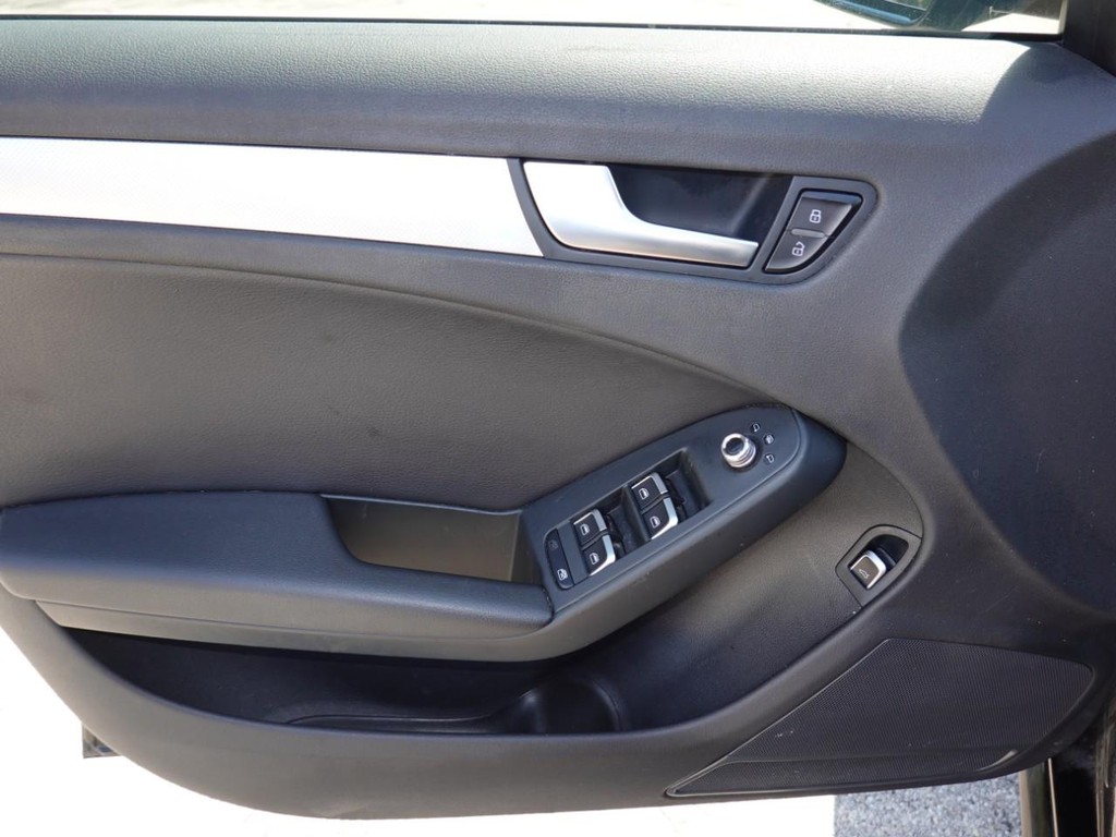 Audi A4 Vehicle Full-screen Gallery Image 18
