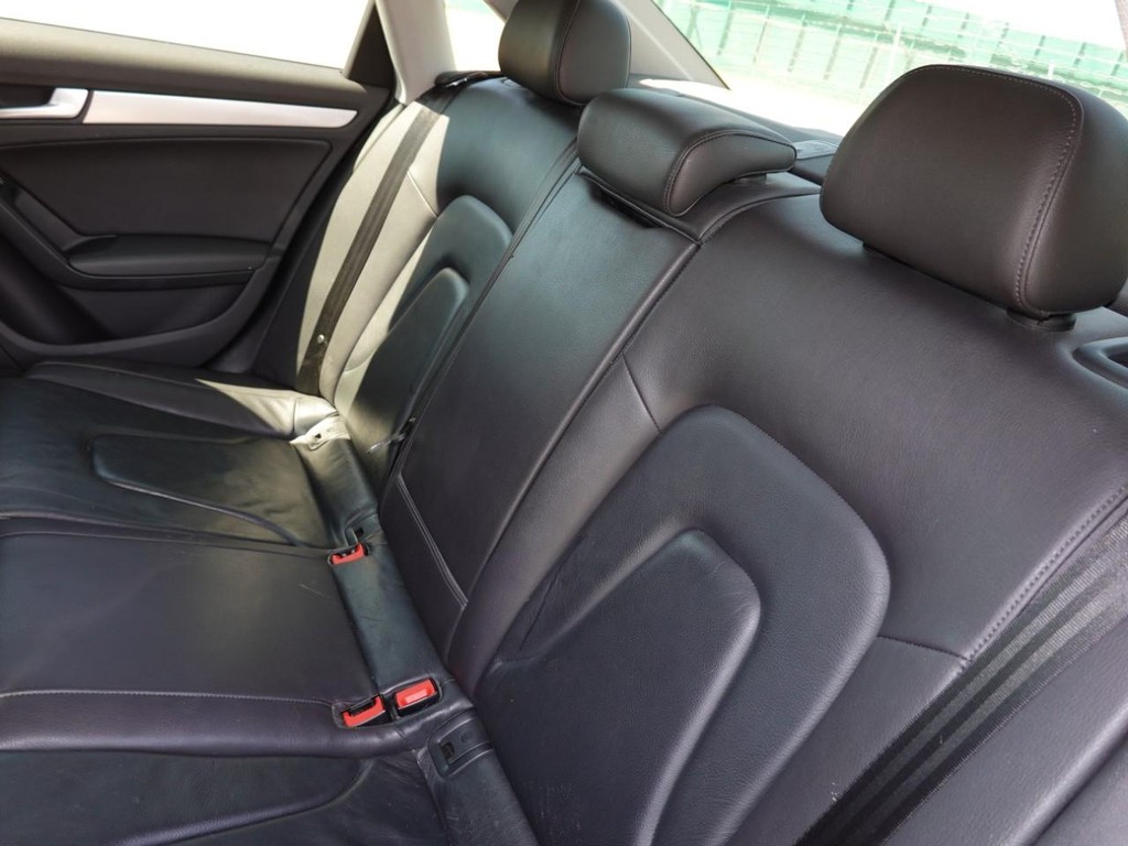 Audi A4 Vehicle Full-screen Gallery Image 19