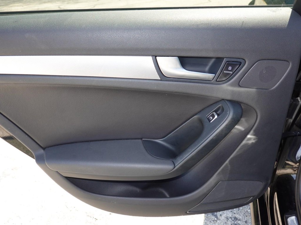 Audi A4 Vehicle Full-screen Gallery Image 20